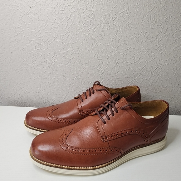 Cole Haan OriginalGrand Men’s Leather Wingtip Oxford Shoe [Woodbury/Ivory] - 10 - Picture 2 of 13